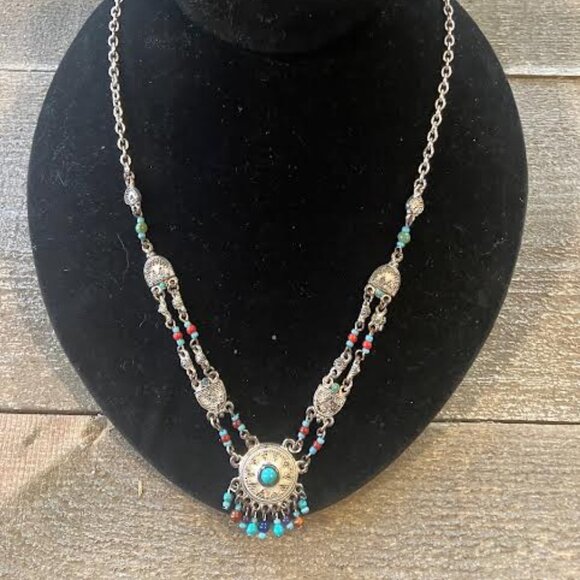 Jewelry - Genuine Lucite Necklace